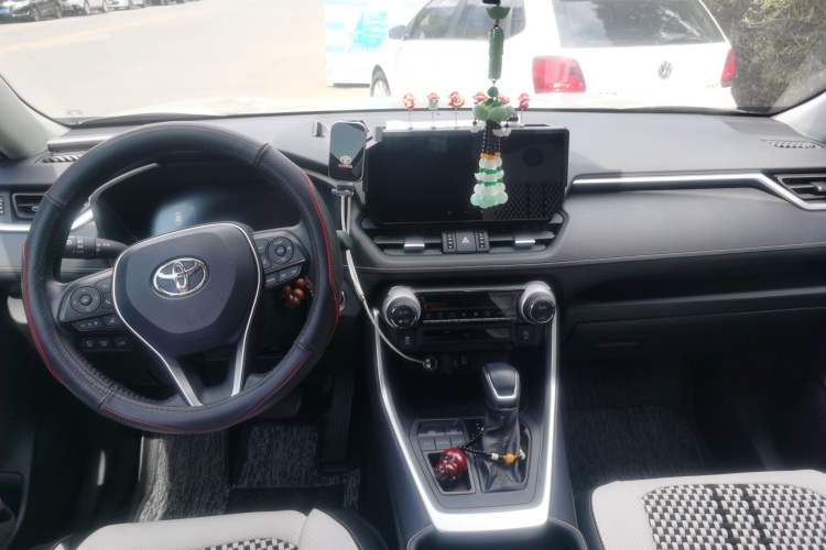 Used Toyota Wildlander 2023 2.0L CVT Two-Wheel Drive Luxury PLUS Edition Center Console