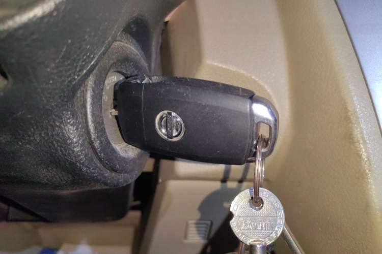 Used Venucia R50 2013 1.6L Manual Luxury Edition