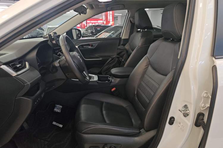 Used Toyota RAV4 2023 2.0L CVT Two-Wheel Drive 20th Anniversary Platinum Edition