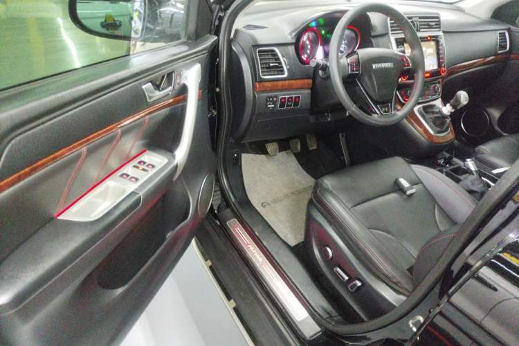 Used Haval H6 2015 Revised Version Sport Edition 1.5T Manual Transmission Two-Wheel Drive Elite Grade
