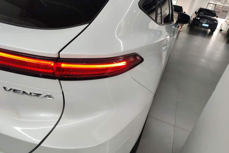 Used Toyota Venza 2023 2.0L CVT Two-Wheel Drive Prestige Version