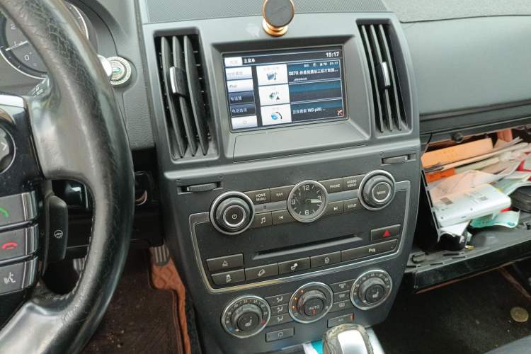 Used Land Rover Freelander 2 2013 2.0T Si4 Dynamic Limited Edition Audio And AC Panel