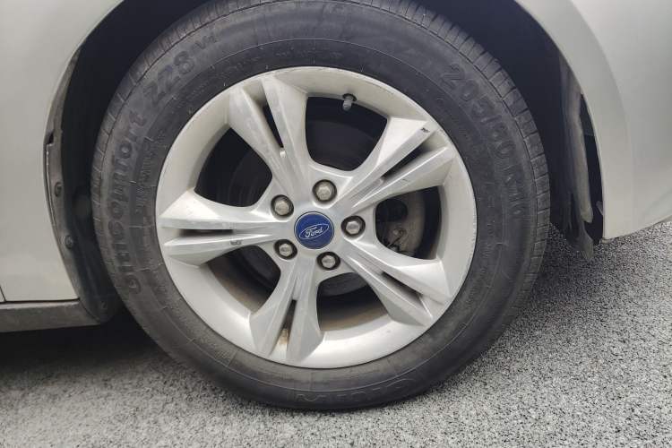 Used Ford Focus 2012 Sedan 1.6L Automatic Fashion Edition