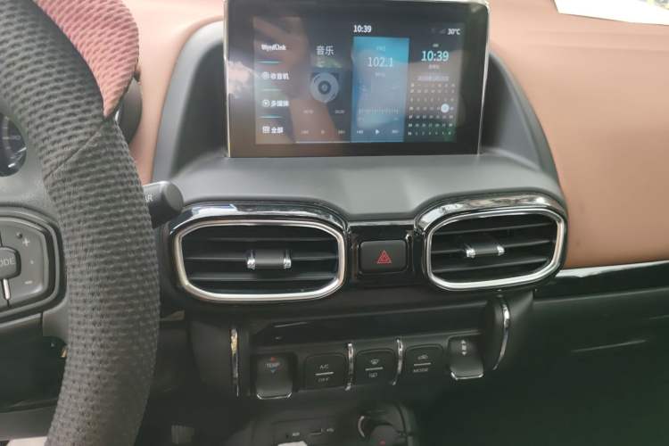 Used Dongfeng Aeolus AX4 2018 1.6L DCT Trendy & Stylish Model with Sunroof Audio And AC Panel