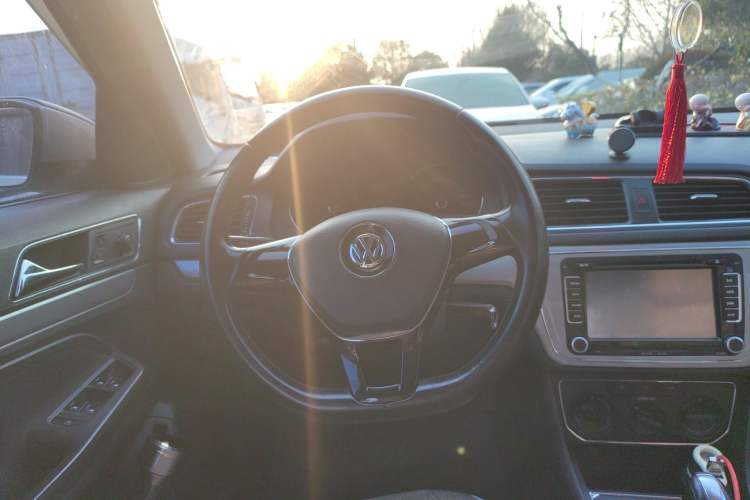 Used Volkswagen Lavida 2015 1.6L Automatic Comfort Edition Steering Wheel