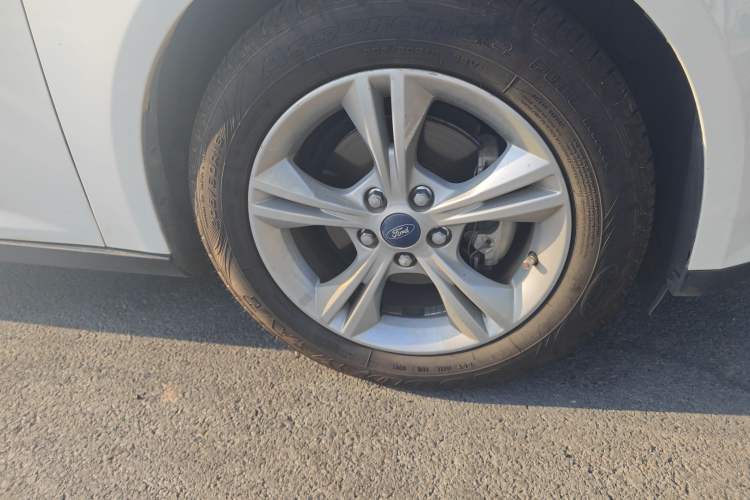 Used Ford Focus 2012 Sedan 1.6L Automatic Fashion Edition
