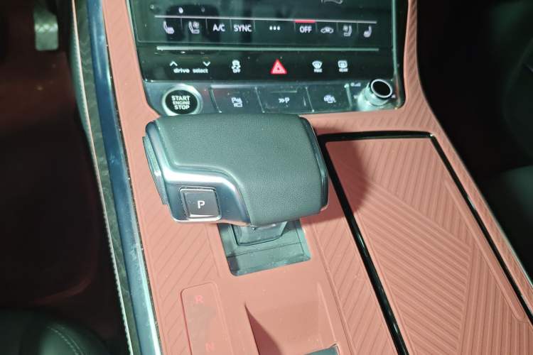 Used Audi Q8 2023 55 TFSI Luxury Dynamic Edition Gear Lever