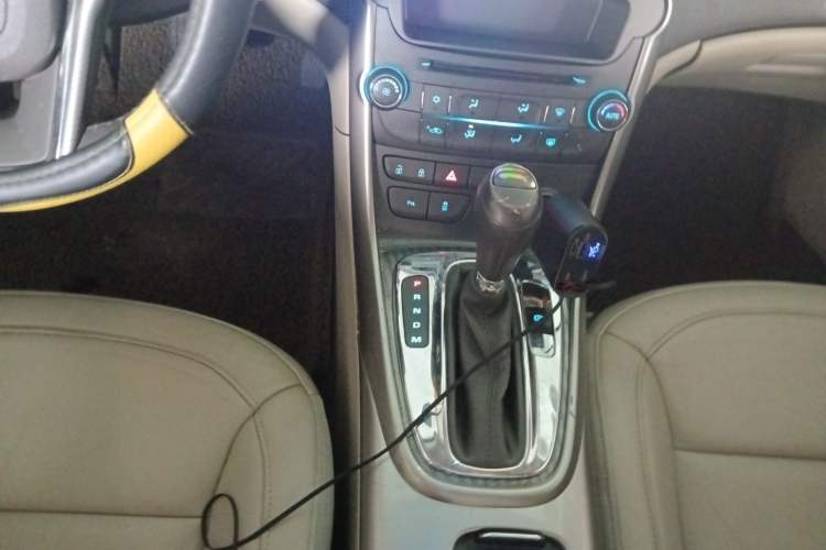 Used Chevrolet Malibu 2013 2.4L Automatic Luxury Edition Gear Lever
