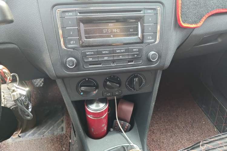 Used Volkswagen Polo 2013 1.4L Manual Fashion Edition Audio And AC Panel