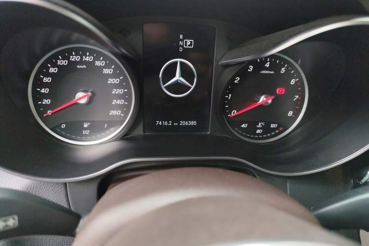 Used Mercedes-Benz GLC 2020 GLC 260 L 4MATIC Dynamic Model Odometer Close Up