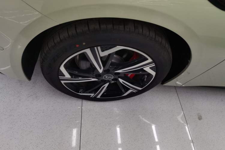 Used Hongqi EH7 2024 640 Pro+ All-Wheel Drive Left Front Wheel Hub