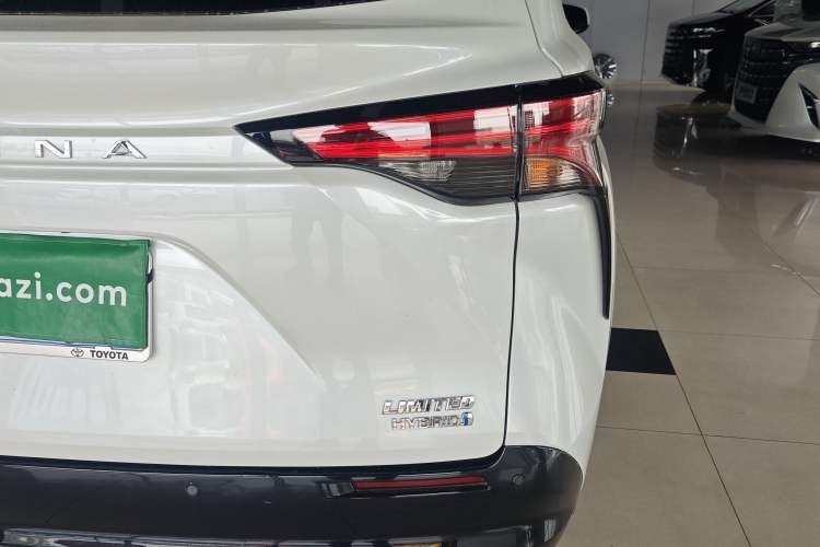 Used Toyota SIENNA 2023 2.5L Hybrid Deluxe Edition