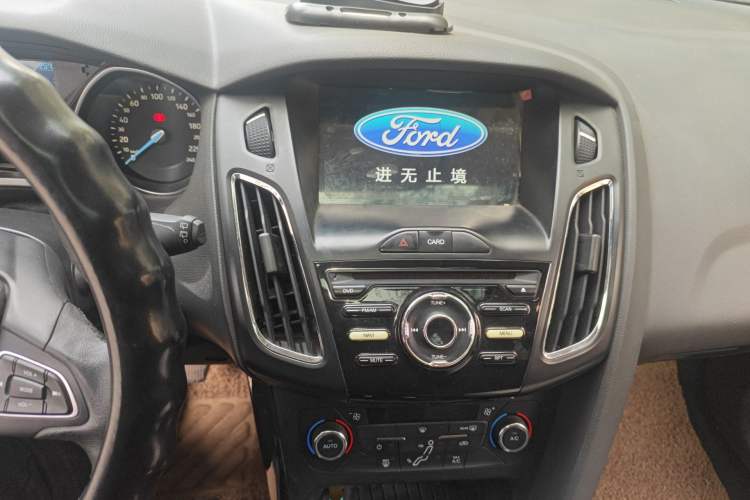 Used Ford Focus 2015 Hatchback 1.6L Manual Fashion Edition Audio And AC Panel