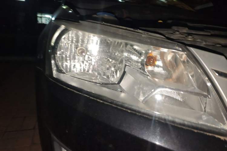 Used Volkswagen Santana 2015 1.6L Automatic Comfort Edition Right Front Headlight