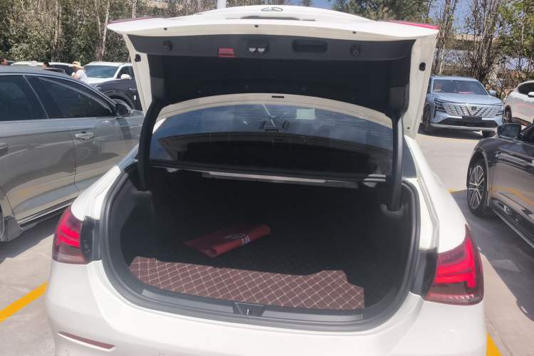 Used Mercedes-Benz A-Class 2020 Restyled A 200 L Sport Sedan Fashion Version
