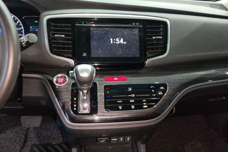 Used Honda Odyssey 2015 Updated 2.4L Smart Cool Version
