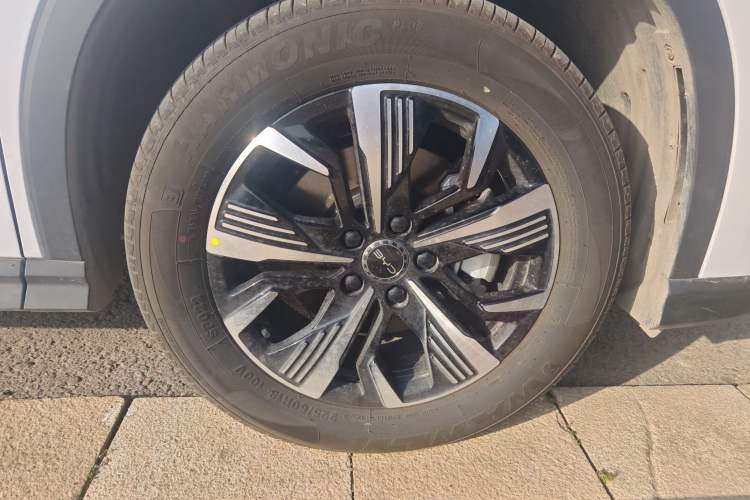 Used BYD Sealion 05 DM-i 2025 DM-i 75KM Prestige Model Right Front Wheel Hub