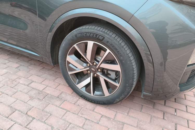 Used Li Auto L8 2023 Pro Model Right Front Wheel Hub