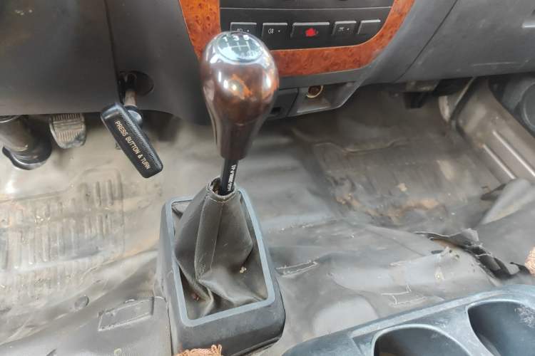 Used Golden Dragon Hiace 2019 2.0L Gasoline Version Long Wheelbase High-Roof V19 Gear Lever