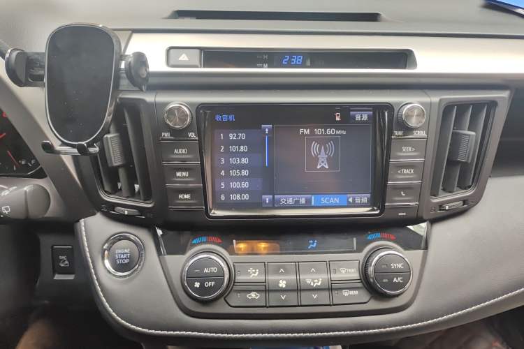 Used Toyota RAV4 2018 2.5L Automatic 4x4 Elite i Edition Audio And AC Panel