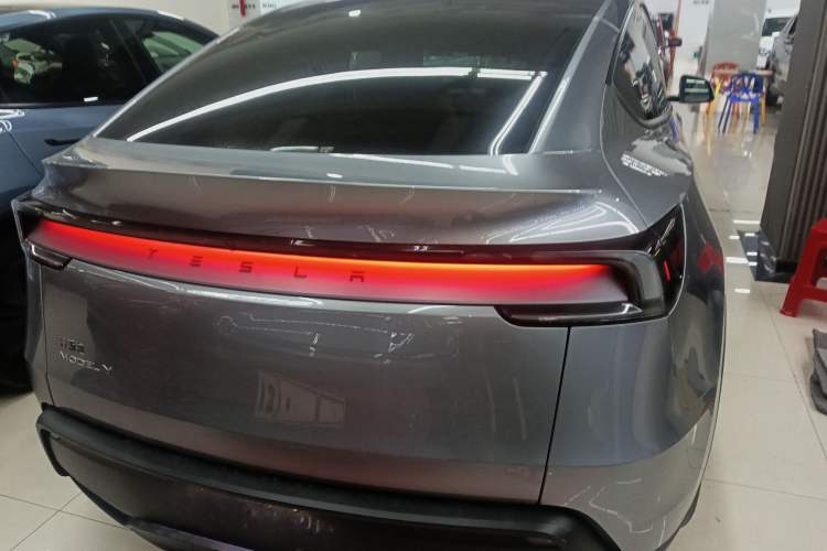 Used Tesla Model Y 2025 Rear-Wheel-Drive Version