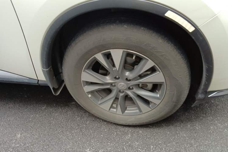 Used Nissan Murano 2021 2.5L XL Two-Wheel Drive Smart Connect Luxury Edition Right Front Wheel Hub