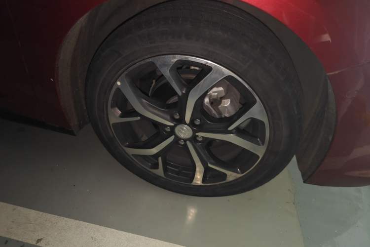 Used Buick VELITE 5 2017 Stylish Extended-Range Model
