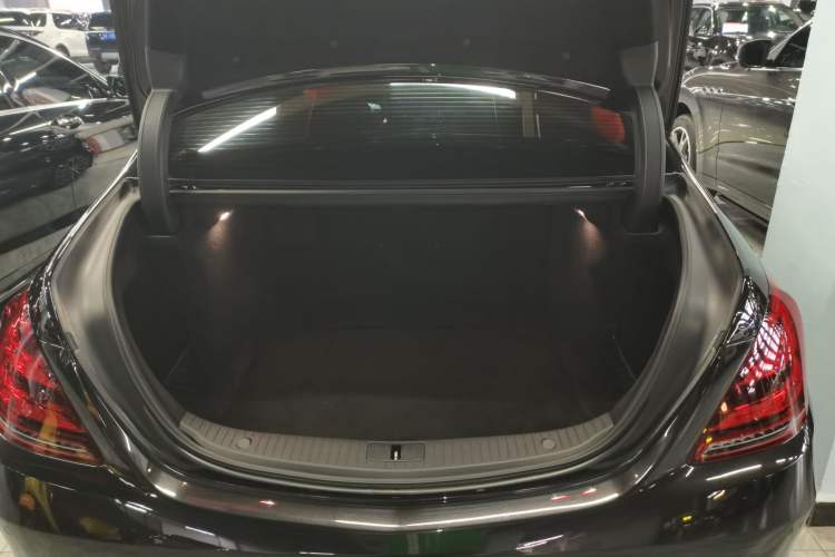 Used Mercedes-Benz Maybach S-Class 2020 S 450 4MATIC Collector's Edition Trunk