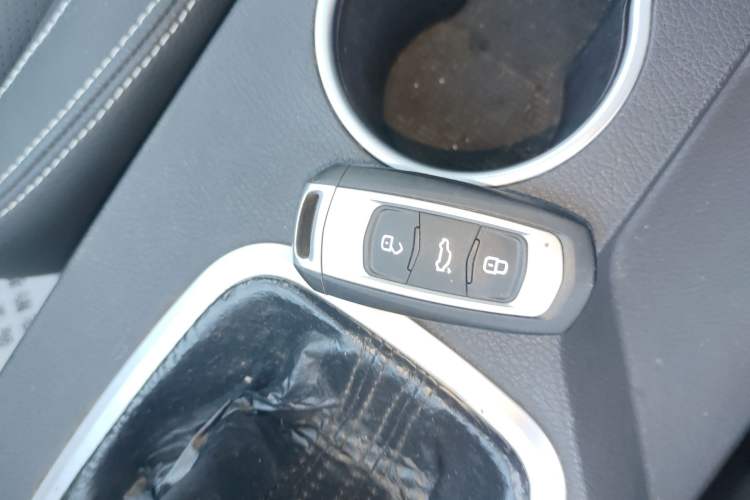 Used Geely Auto Vision X6 2016 1.8L Manual Luxury Model
