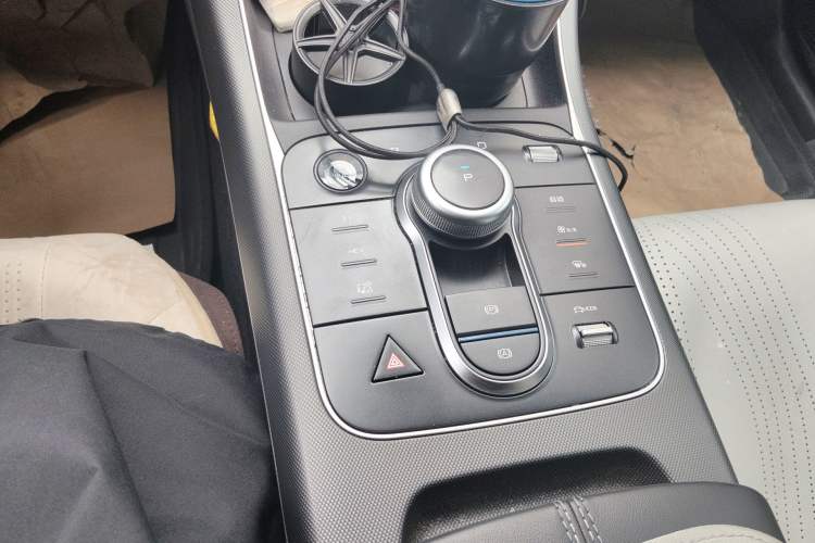 Used BYD Destroyer 05 2024 Honor Edition DM-i 120KM Luxury Model Gear Lever