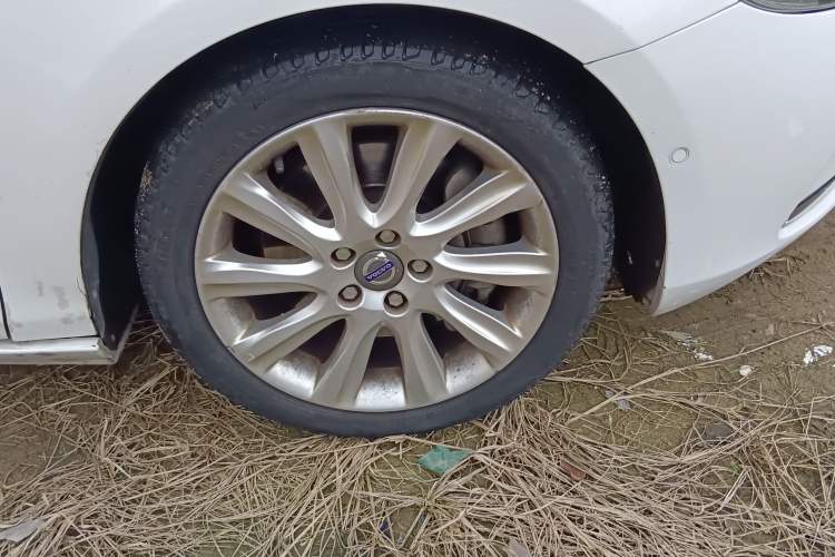 Used Volvo V40 2013 2.0T Zhiya Edition
