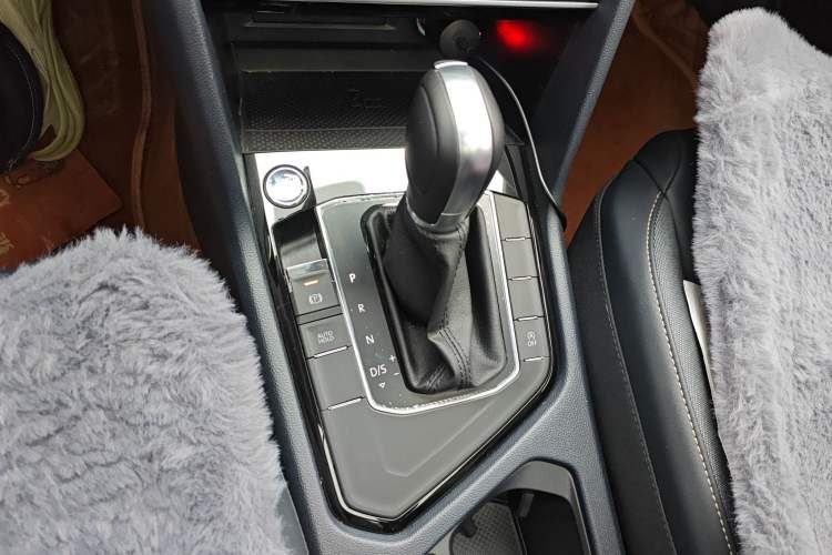 Used Volkswagen Tharu 2024 300TSI Two-Wheel-Drive Moonlight Edition Gear Lever