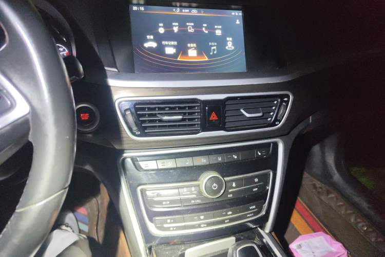 Used Geely Auto Emgrand GT 2017 1.8T Flagship 4G Edition Audio And AC Panel