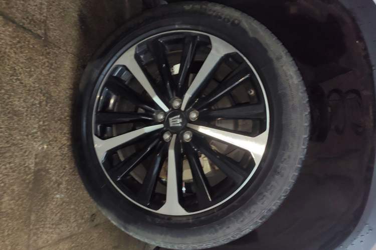 Used Toyota Crown Kluger 2021 2.5L HEV Four-Wheel Drive Luxury Edition Right Front Wheel Hub