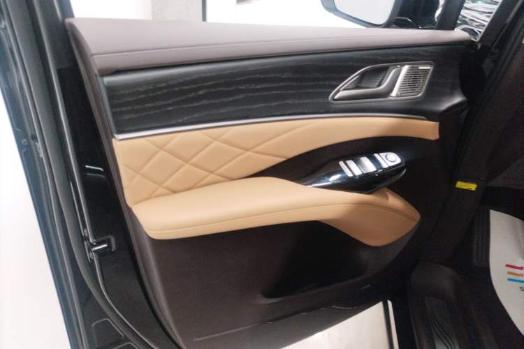 Used Denza D9 2024 DM-i 980 Four-Wheel Drive Prestige Model
