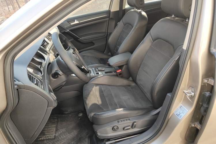 Used Volkswagen Golf 2018 230TSI Automatic Luxury Version
