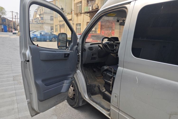 Used SAIC MAXUS Xintu V80 2021 2.0T Manual Classic Aoyuntong Short Wheelbase Mid-Roof 5/6-Seater