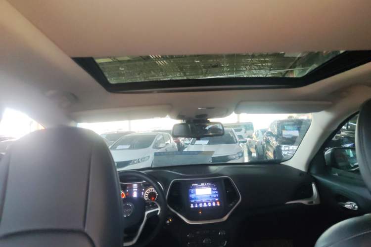 Used Jeep Cherokee 2016 2.4L Leading Smart Version Headliner