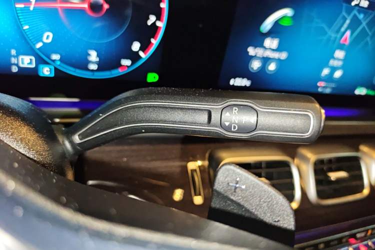 Used Mercedes-Benz GLE 2022 GLE 350 4MATIC Stylish Model Gear Lever