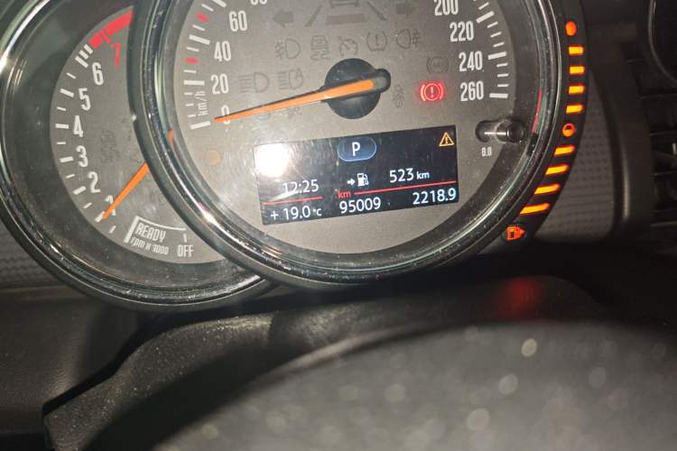 Used MINI 2016 1.5T COOPER Odometer Close Up