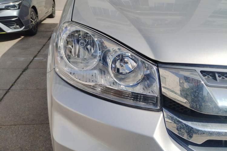 Used Great Wall Wingle 5 2023 "Dry Meal" Version 1.5T Gasoline Two-Wheel-Drive Advanced Large Double Right Front Headlight