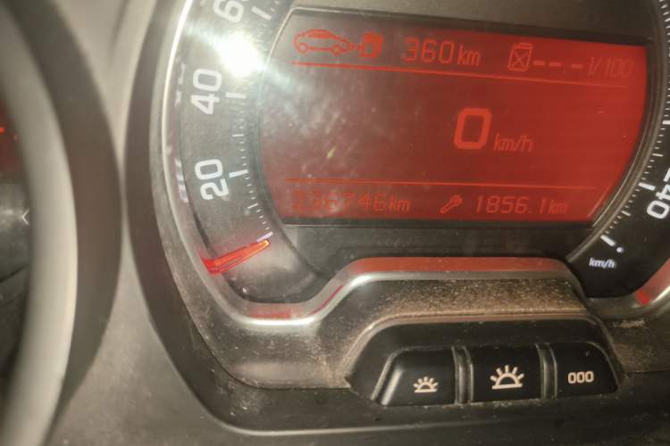 Used Citroen C5 2014 2.0L Automatic Luxury Edition Odometer Close Up