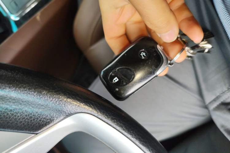 Used BYD S6 2014 2.4L Automatic Prestige 5-Seater
