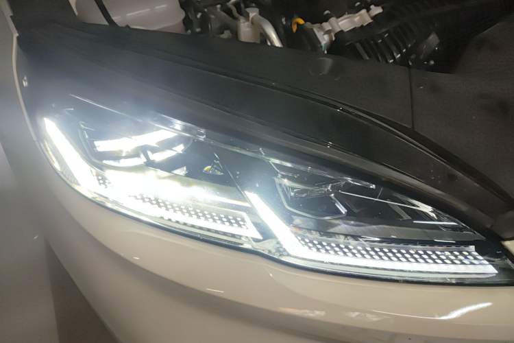 Used BYD Seal 06 New Energy 2024 DM-i 120KM Luxury Model Right Front Headlight