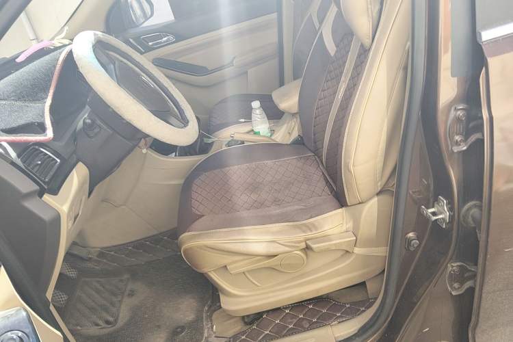 Used Baojun 730 2014 1.5L manual luxury trim 7 seats