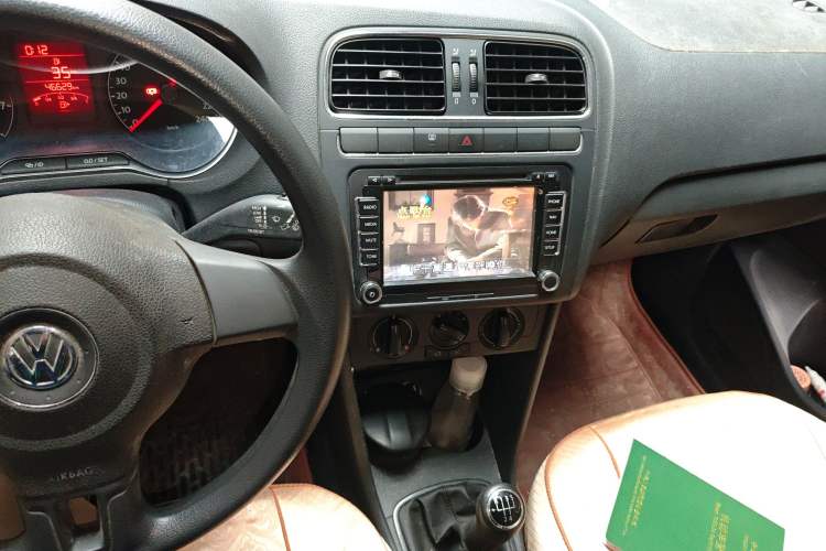 Used Volkswagen Polo 2013 1.4L Manual Comfort Edition Audio And AC Panel