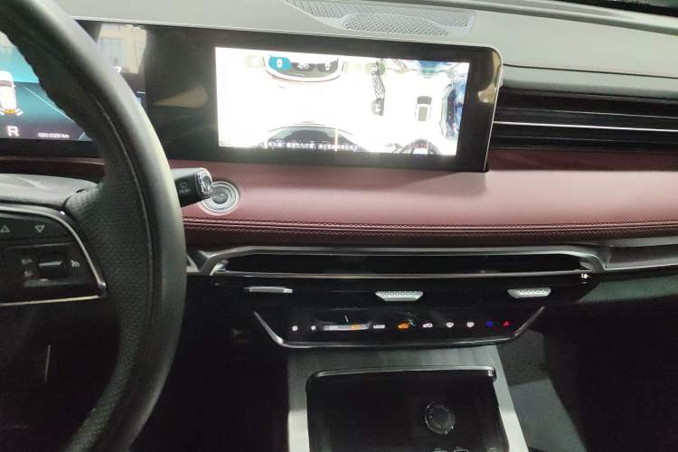 Used JETOUR X70 PLUS 2023 1.5T DCT Brave PLUS 7-Seater
