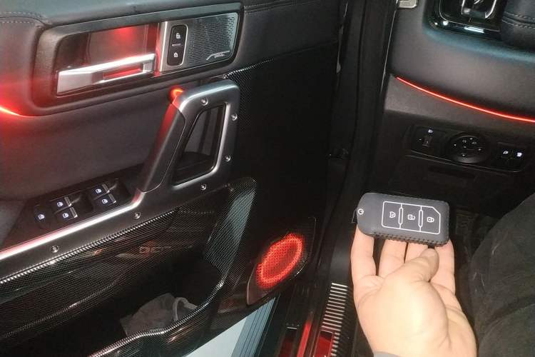 Used 212 T01 2024 2.0T Explorer
