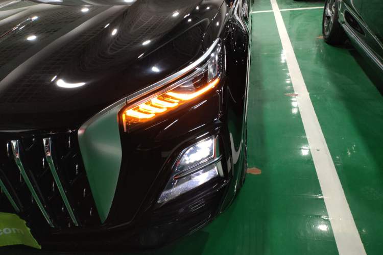 Used Hongqi HS5 2023 2.0T Four-Wheel Drive Flagship Pro Edition
