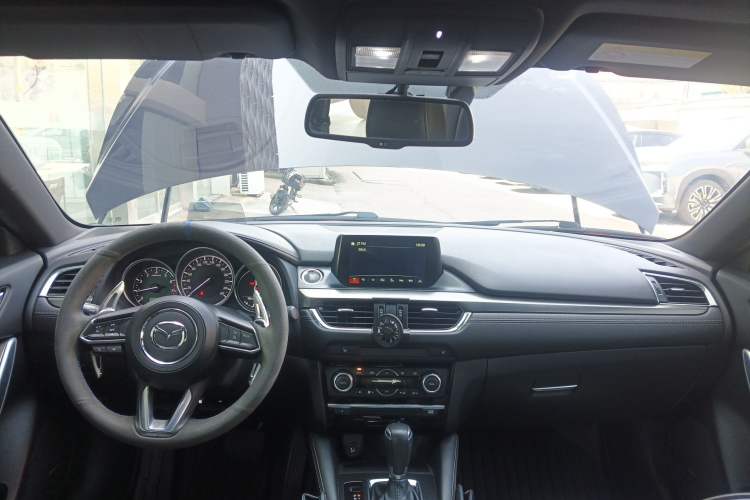 Used Mazda Atenza 2018 2.5L Blue Sky Prestige Edition China VI compliant Center Console